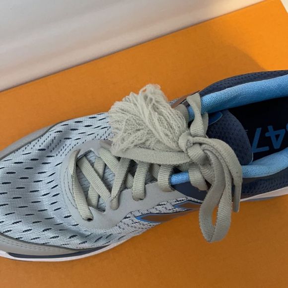 New Balance 847v4 shoes - Picture 3 of 7